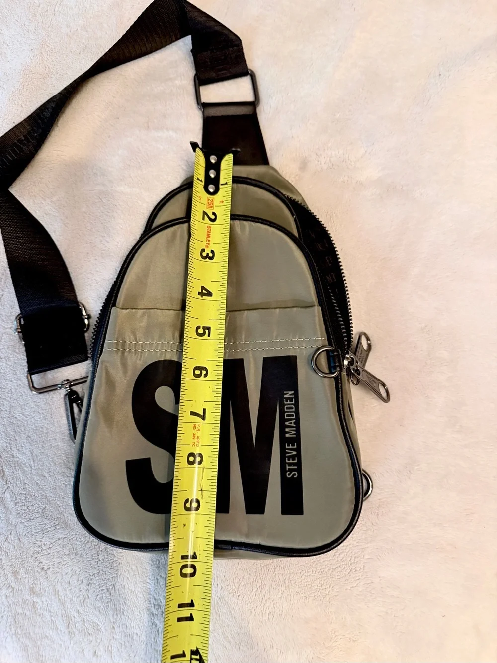 Steve Madden compact sling